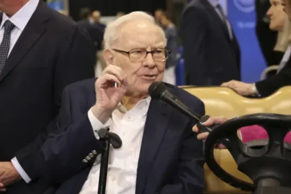 Warren Buffett: Cash is necessary ‘like oxygen’—but it’s ‘not a good asset’