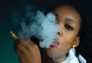 4 Daily Habits that Keep Holding the Best of Us Back in Life