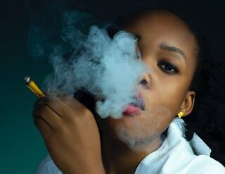 4 Daily Habits that Keep Holding the Best of Us Back in Life