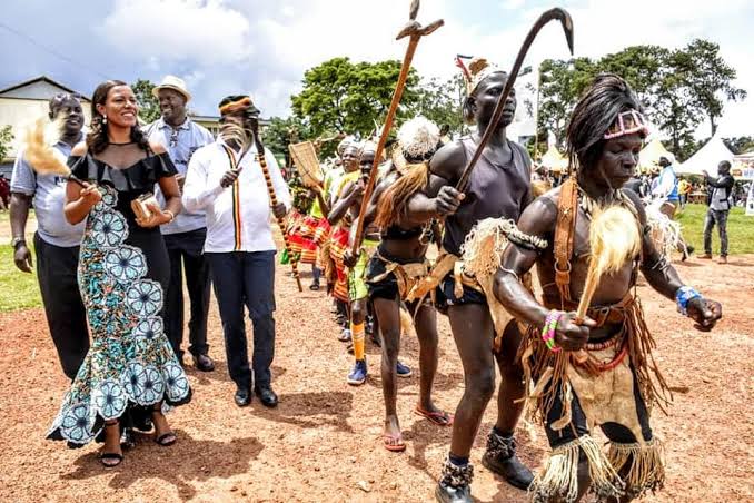 The Alur: The Royal Heritage and Lakeside Culture of Uganda’s Northwestern Kingdom The Alur: The Royal Heritage and Lakeside Culture of Uganda’s Northwestern Kingdom